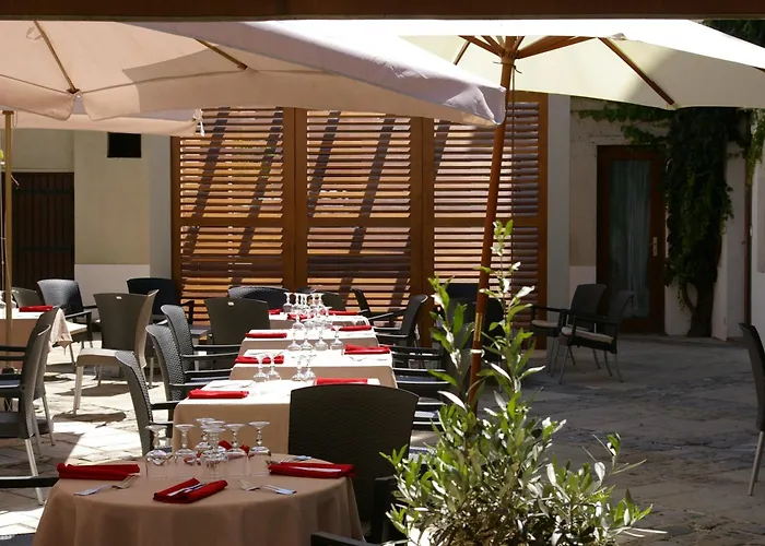 Logis Hotel Le Cheval Noir